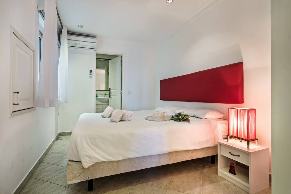 Photo of Bedroom in Peneco Beach