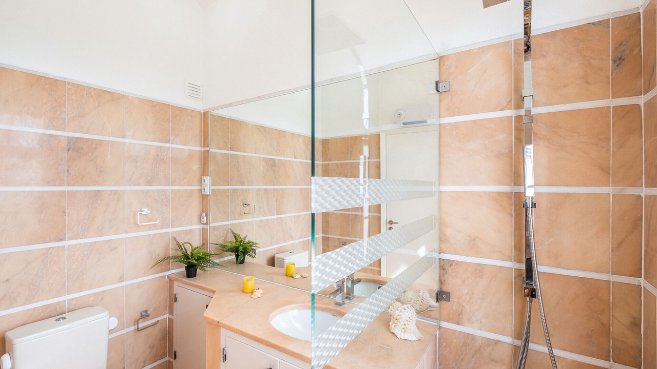 Photo of Bathroom in Gale