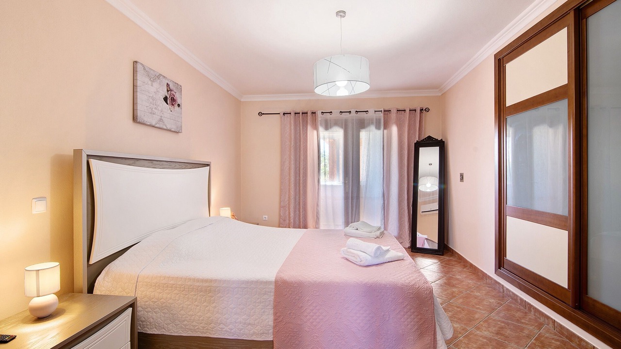 Photo of Bedroom in Tunes