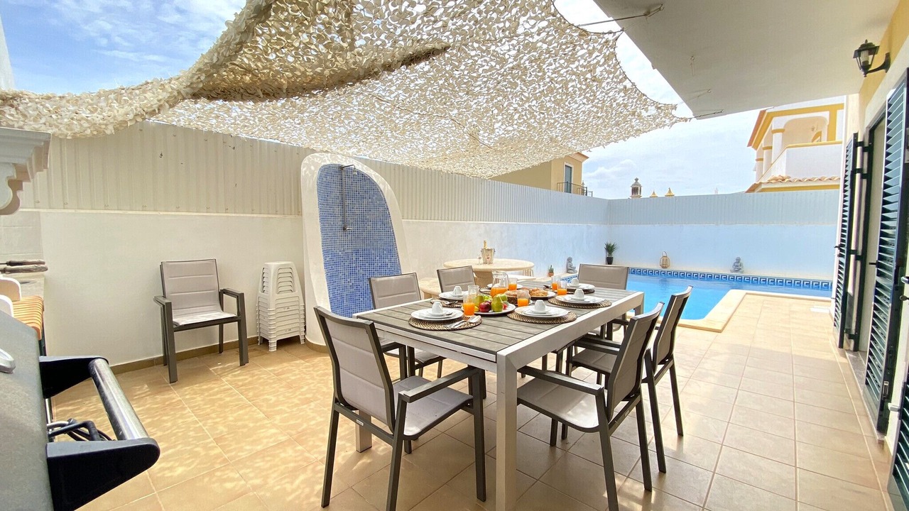 Photo of Outdoor in Pera