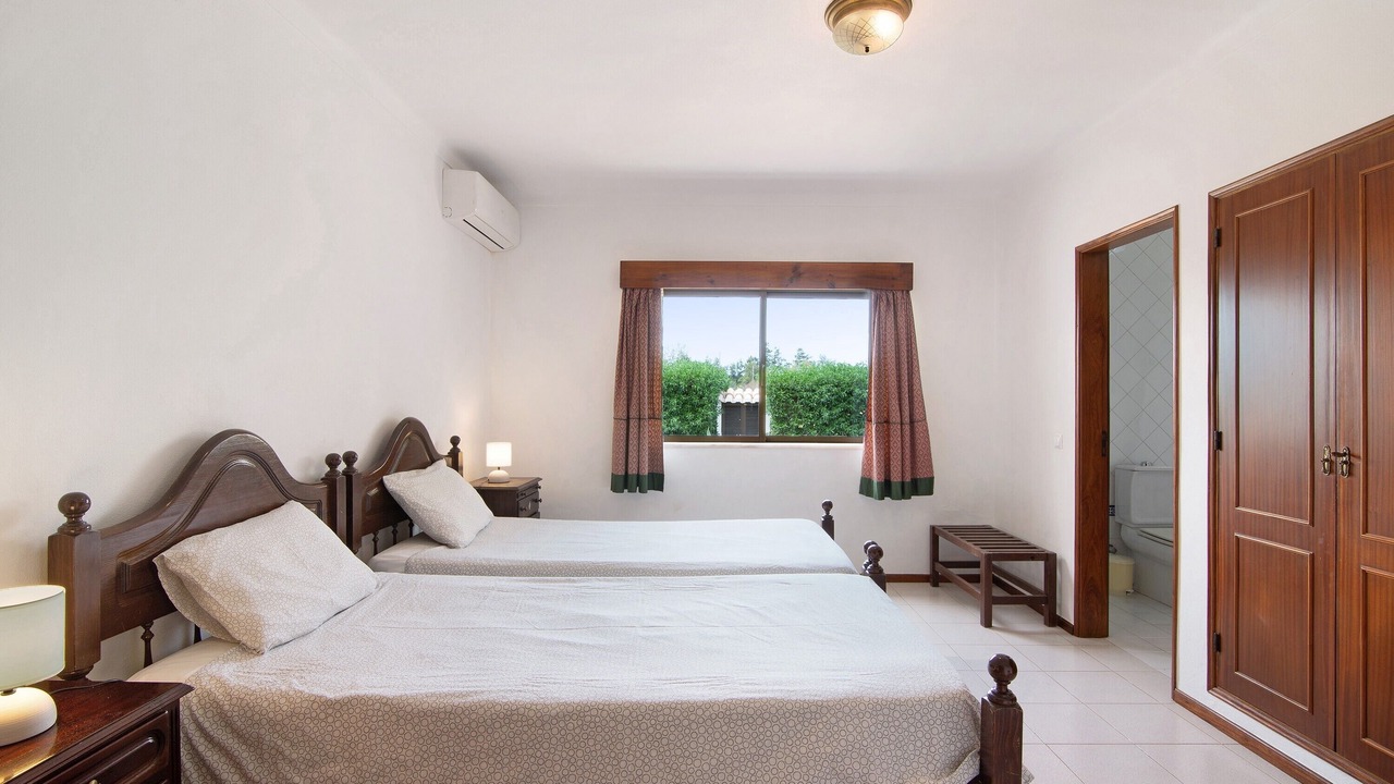 Photo of Bedroom in Alporchinhos