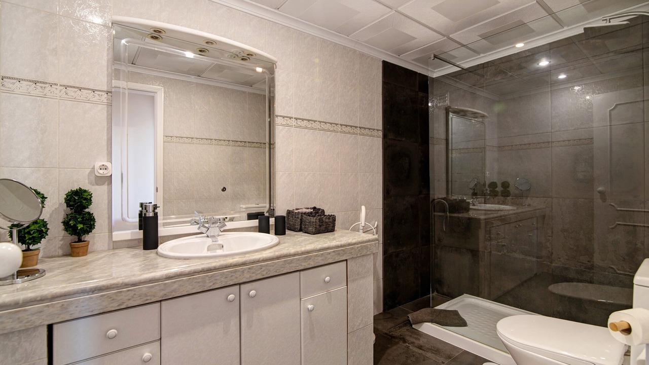 Photo of Bathroom in Gale