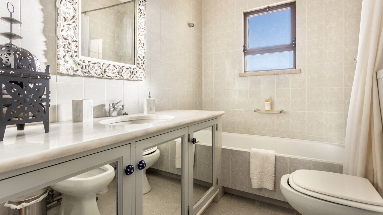 Photo of Bathroom in Salema