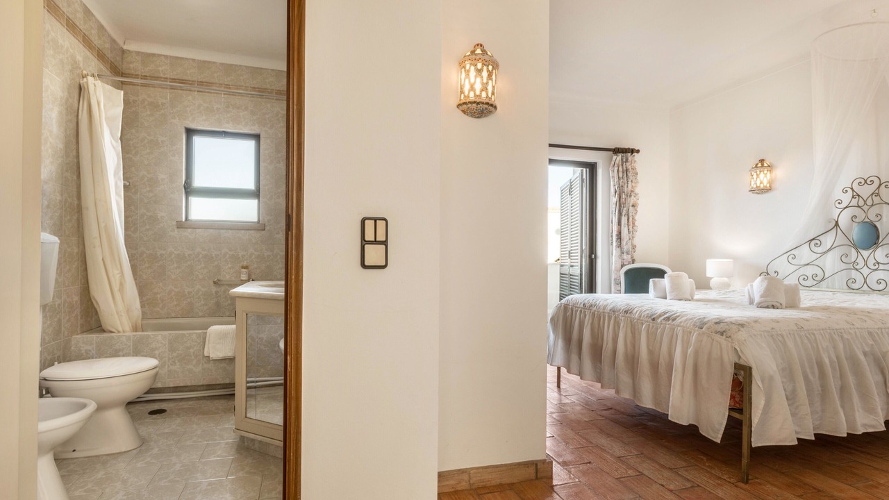 Photo of Bathroom in Salema
