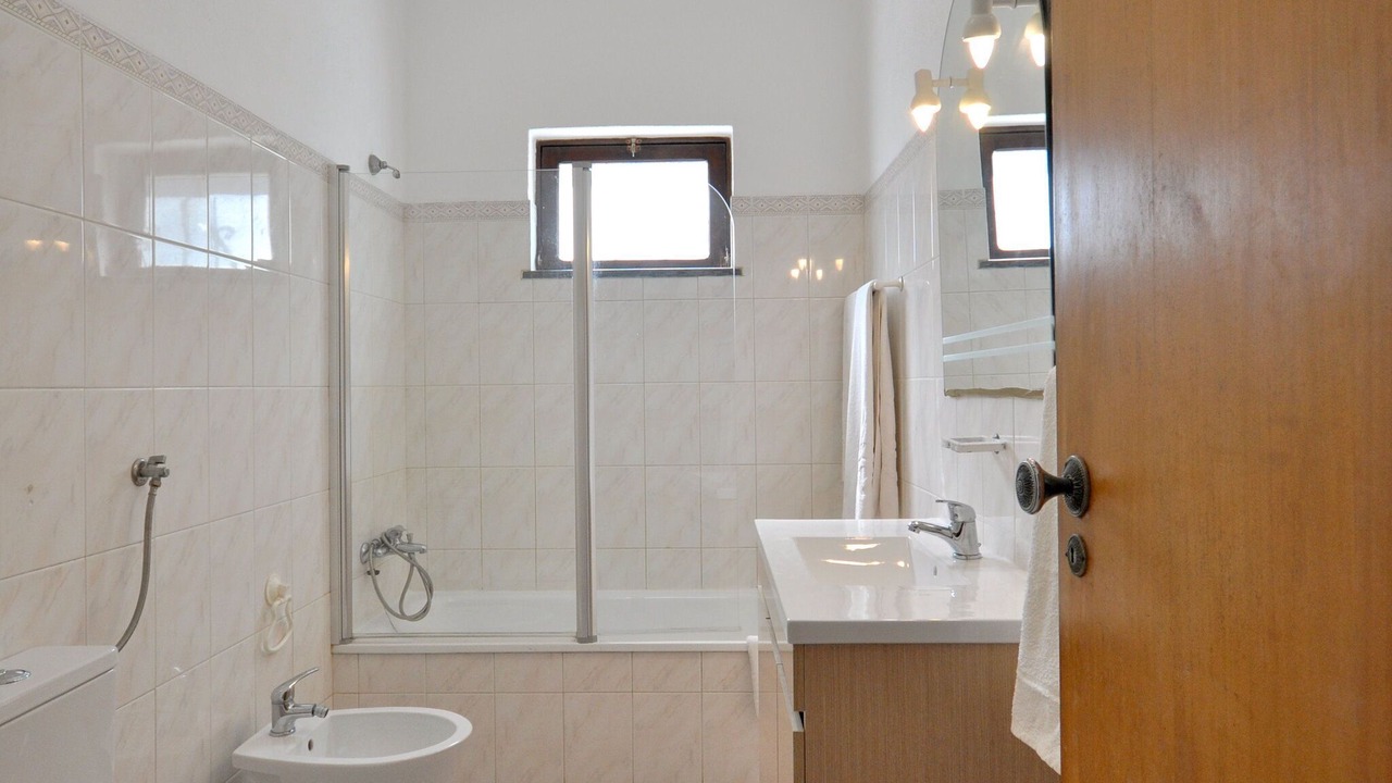 Photo of Bathroom in Quarteira