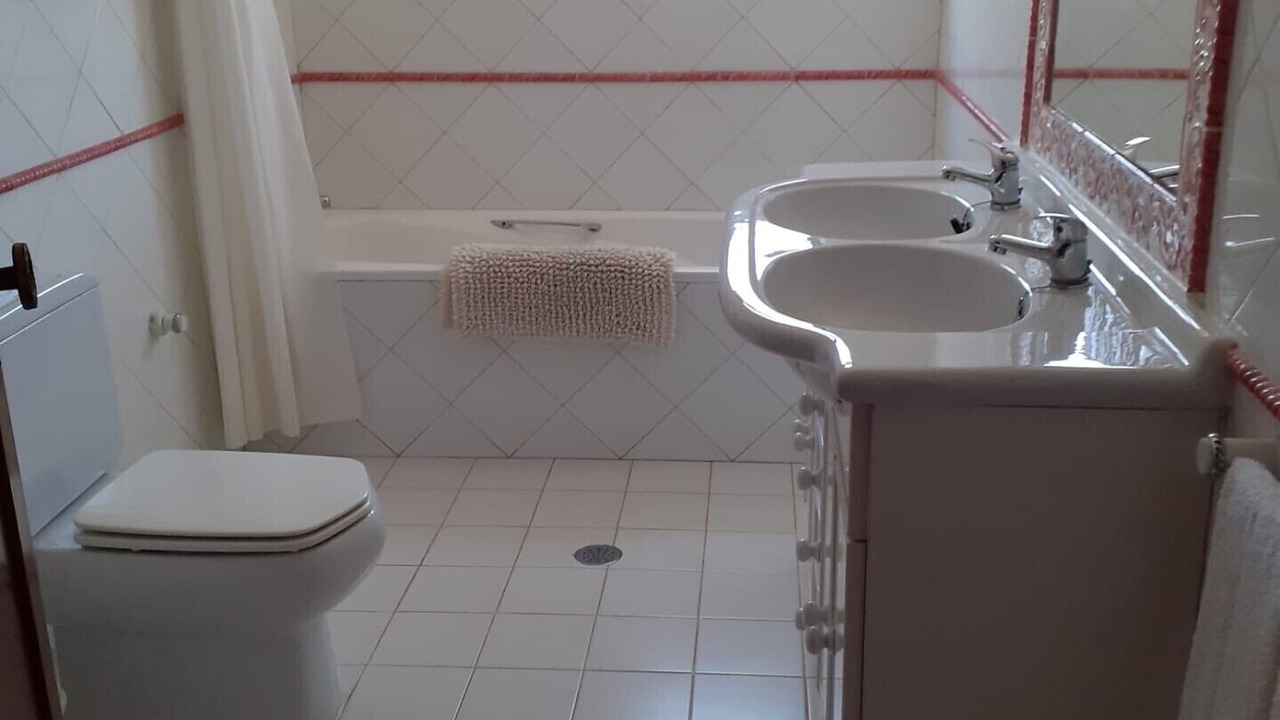 Photo of Bathroom in Quarteira