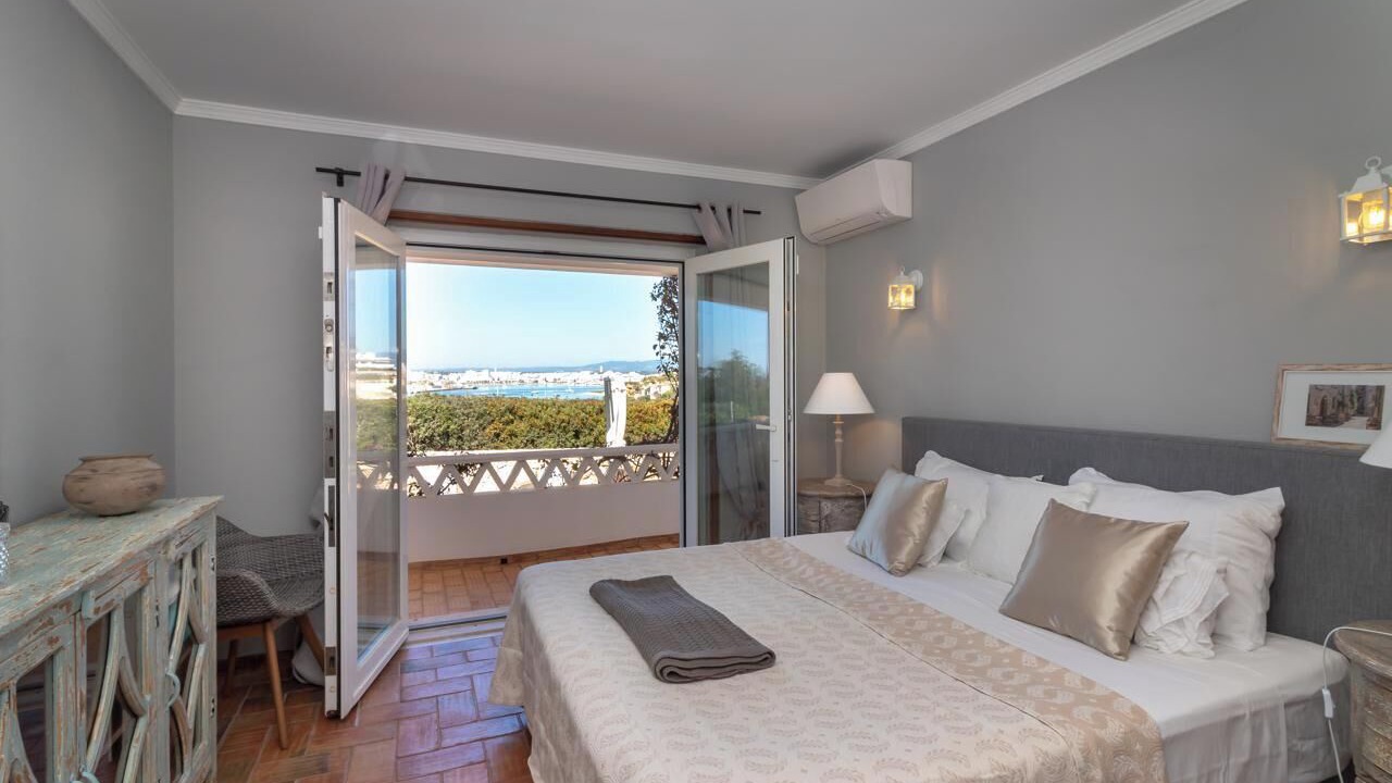 Photo of Bedroom in Ferragudo