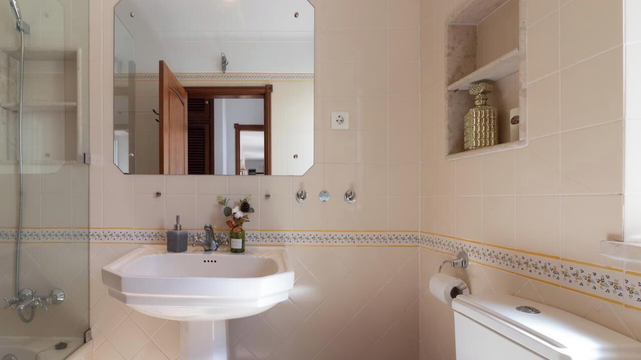 Photo of Bathroom in Ferragudo