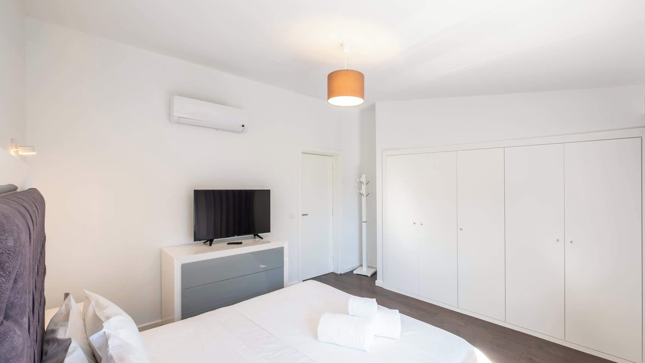 Photo of Bedroom in Porches