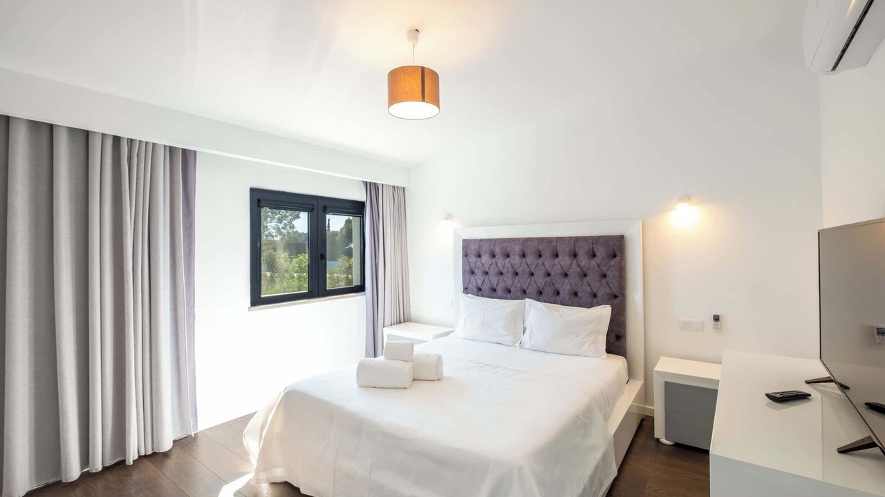 Photo of Bedroom in Porches