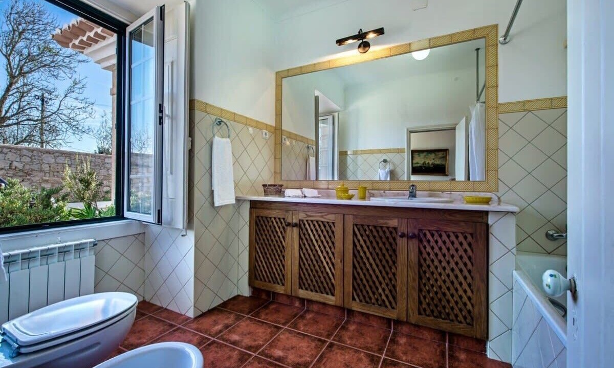 Photo of Bathroom in Ferragudo
