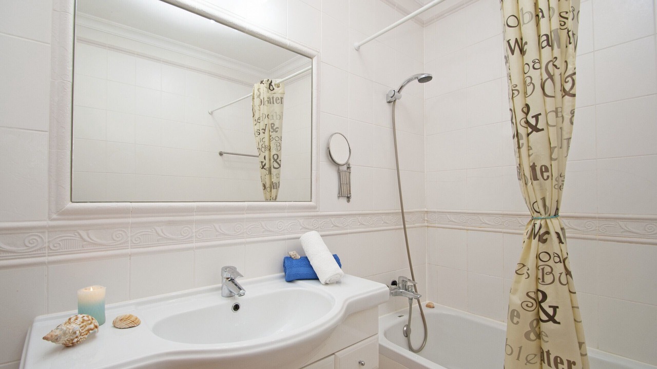Photo of Bathroom in Oura