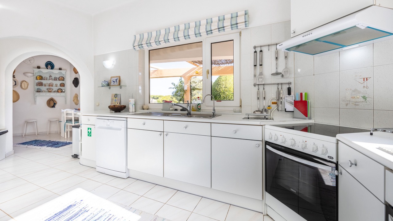 Photo of Kitchen in Lagoa e Carvoeiro