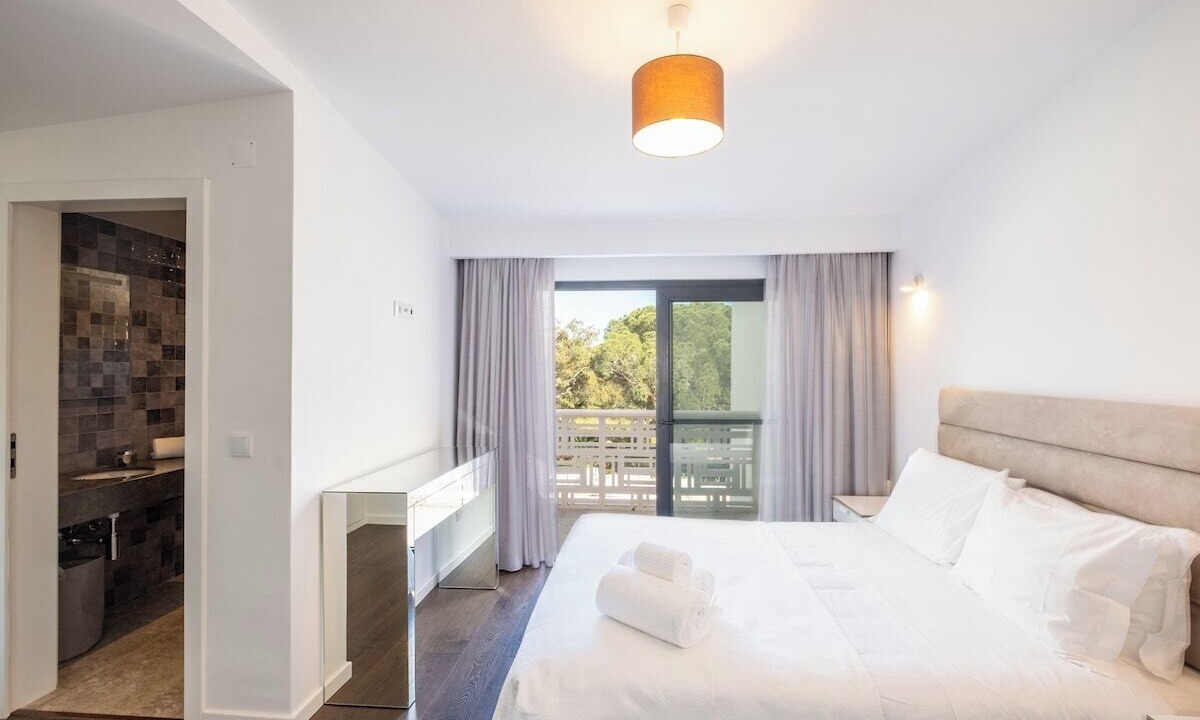 Photo of Bedroom in Porches