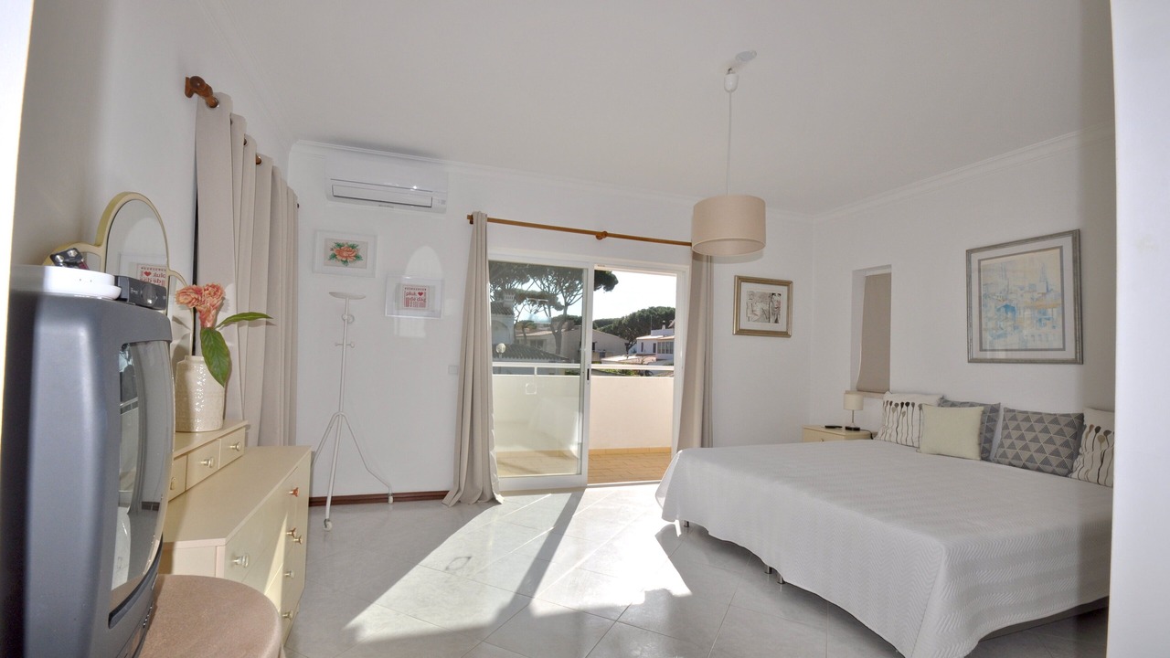 Photo of Bedroom in Quarteira
