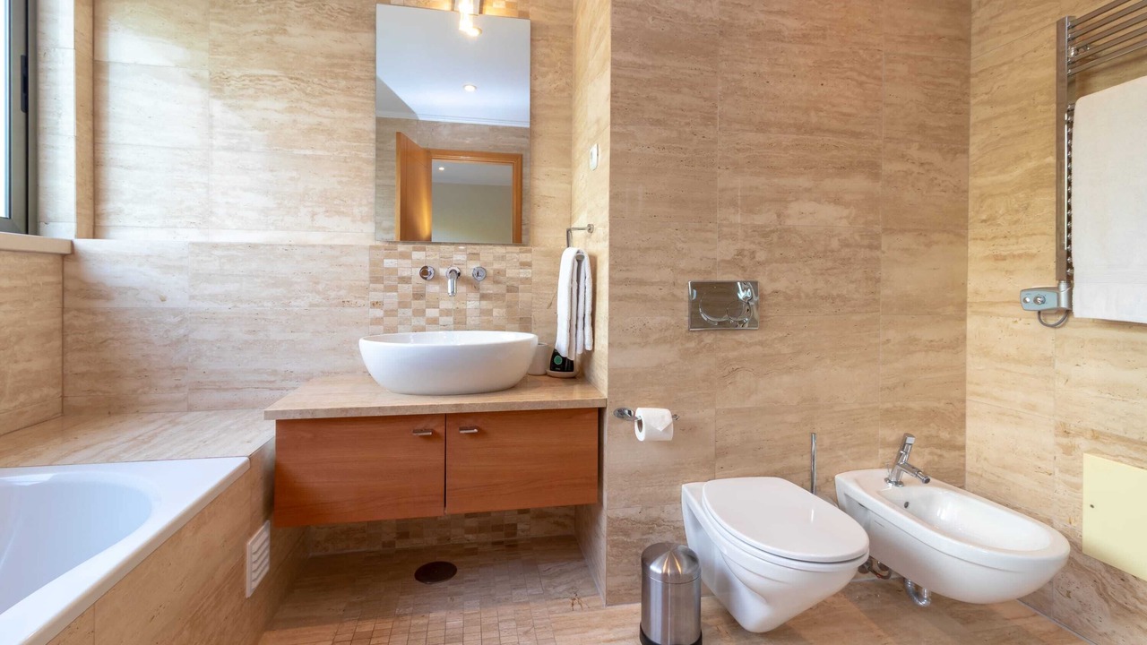 Photo of Bathroom in Ferragudo