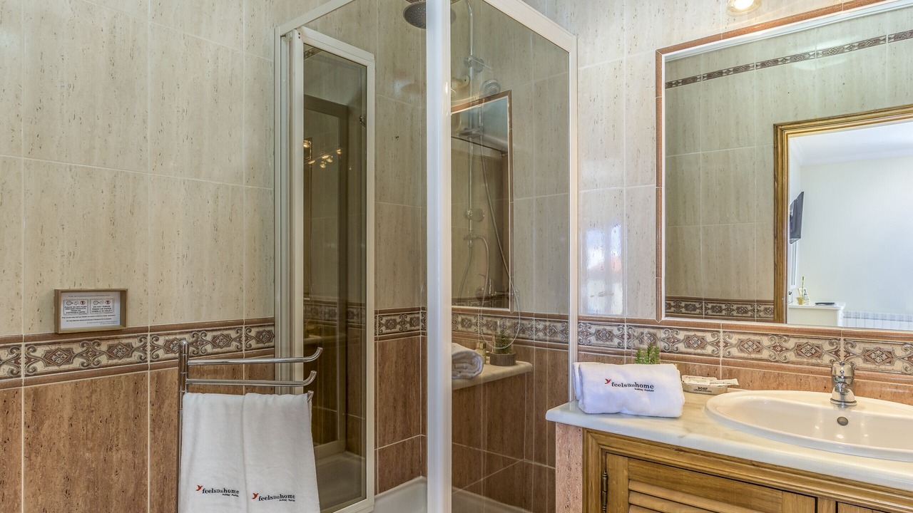 Photo of Bathroom in Lagoa e Carvoeiro