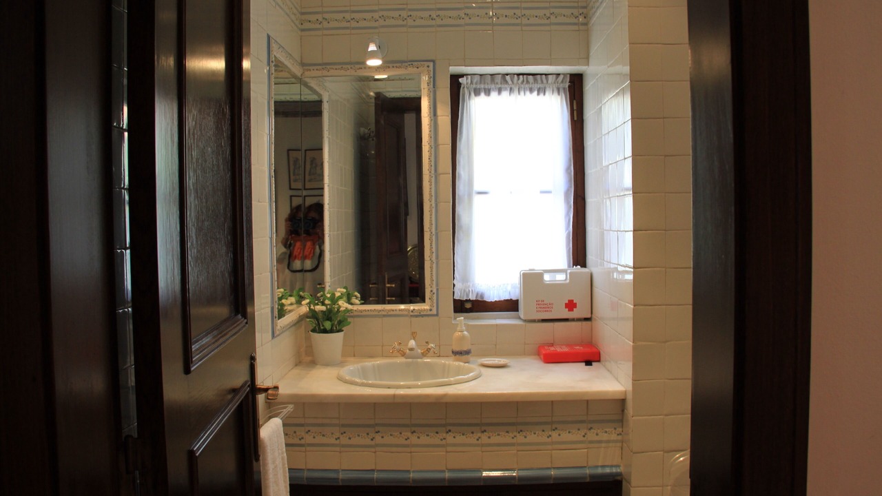 Photo of Bathroom in Colares
