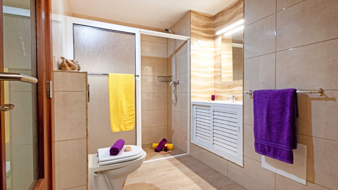 Photo of Bathroom in Gale