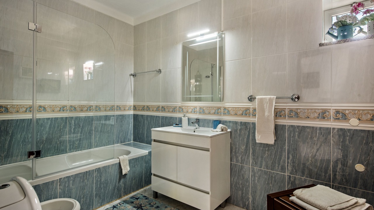 Photo of Bathroom in Monte Raposo