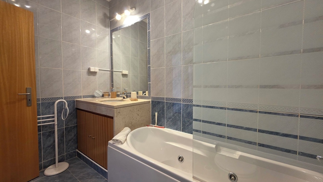 Photo of Bathroom in Meia Praia