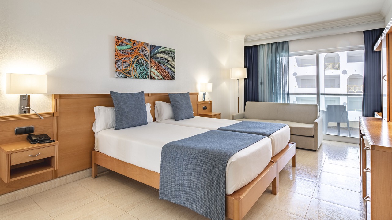 Photo of Bedroom in Alporchinhos