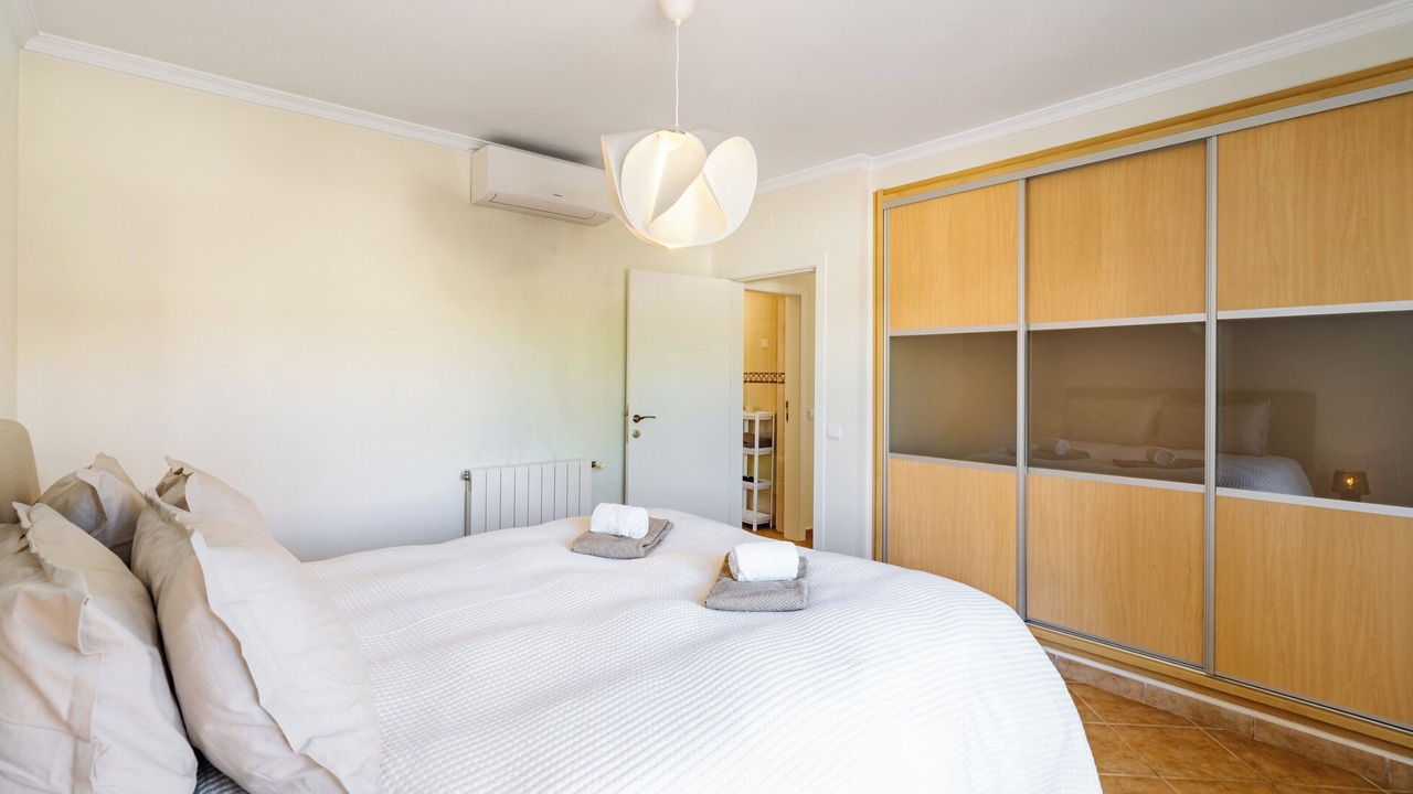 Photo of Bedroom in Meia Praia