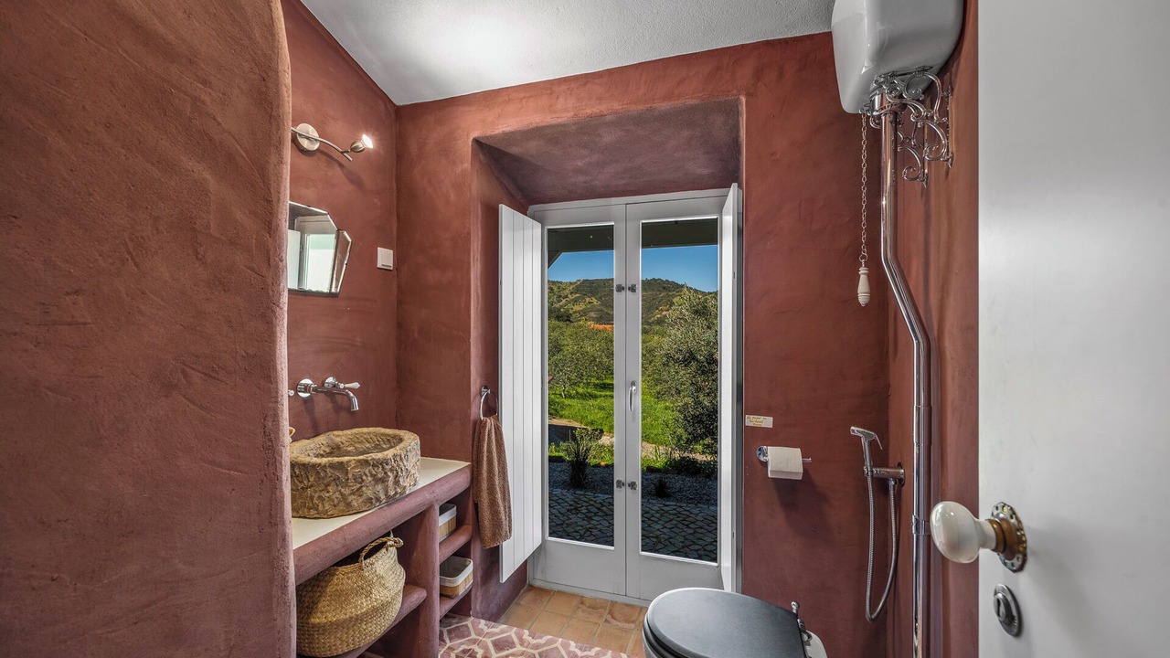 Photo of Bathroom in Santa Catarina da Fonte do Bispo