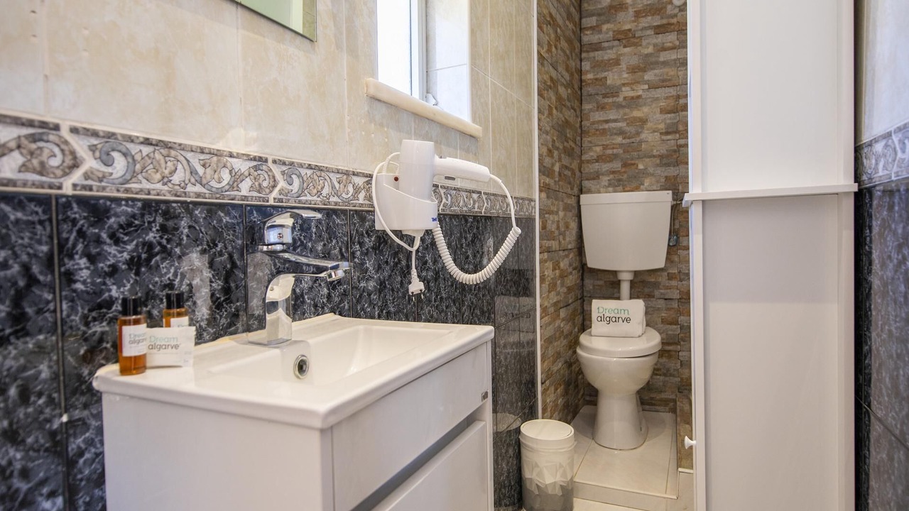Photo of Bathroom in Bensafrim