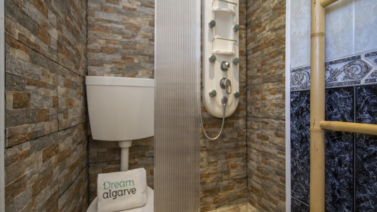 Photo of Bathroom in Bensafrim
