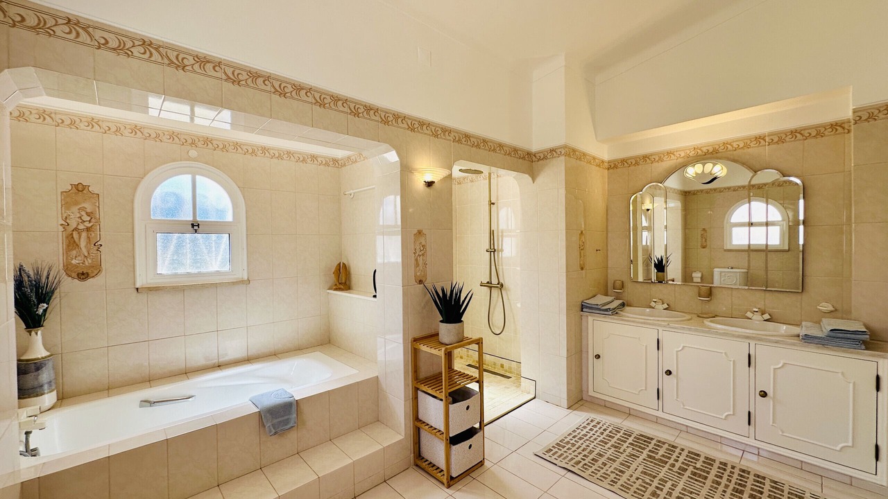 Photo of Bathroom in Quarteira