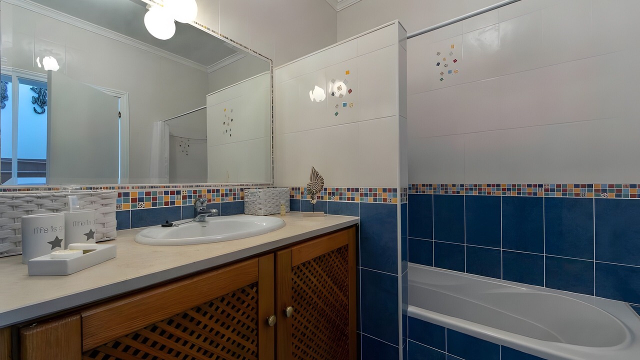 Photo of Bathroom in Retur