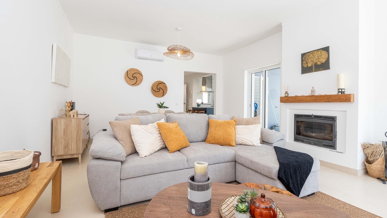 Photo of Livingroom in Canada
