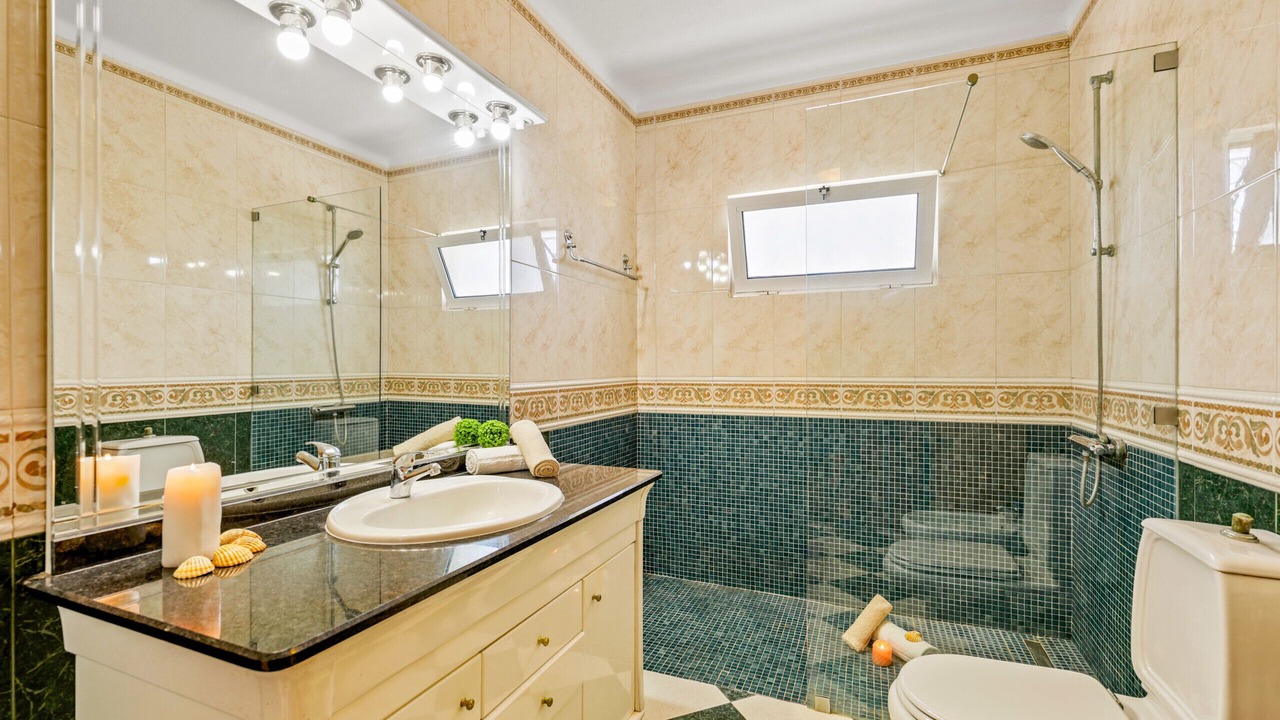 Photo of Bathroom in Lagoa e Carvoeiro
