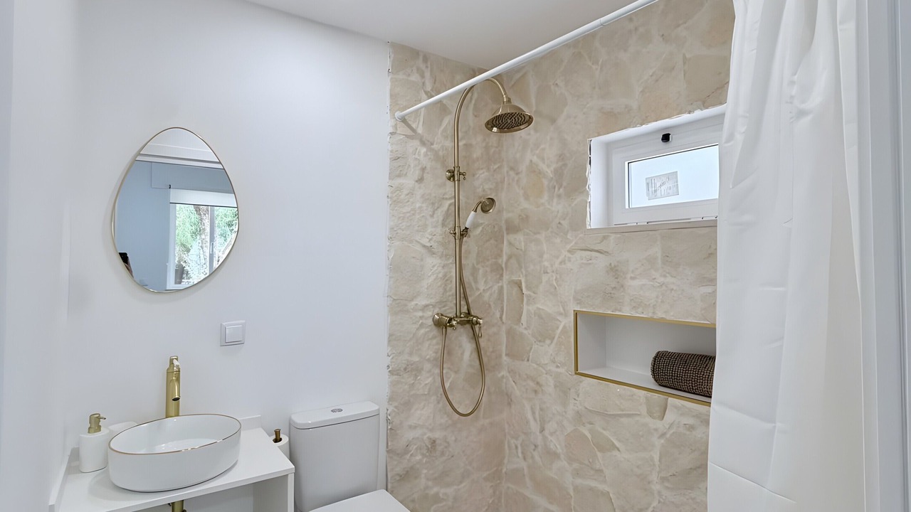 Photo of Bathroom in Santo Estevao