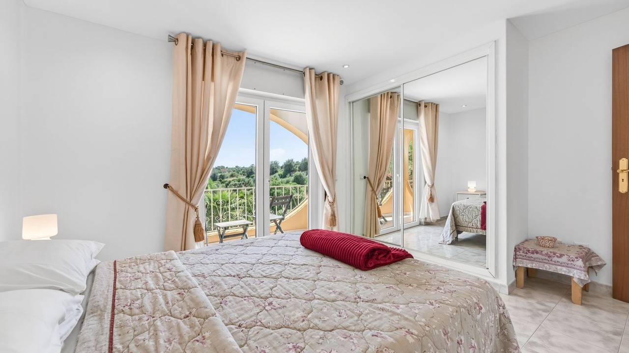 Photo of Bedroom in Monte Raposo