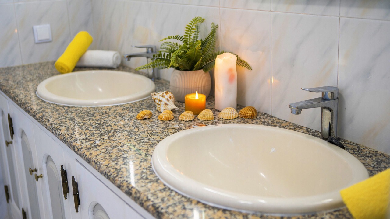 Photo of Bathroom in Lagoa e Carvoeiro
