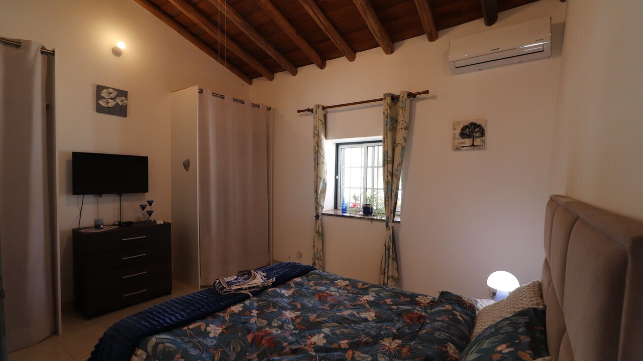 Photo of Bedroom in Tunes