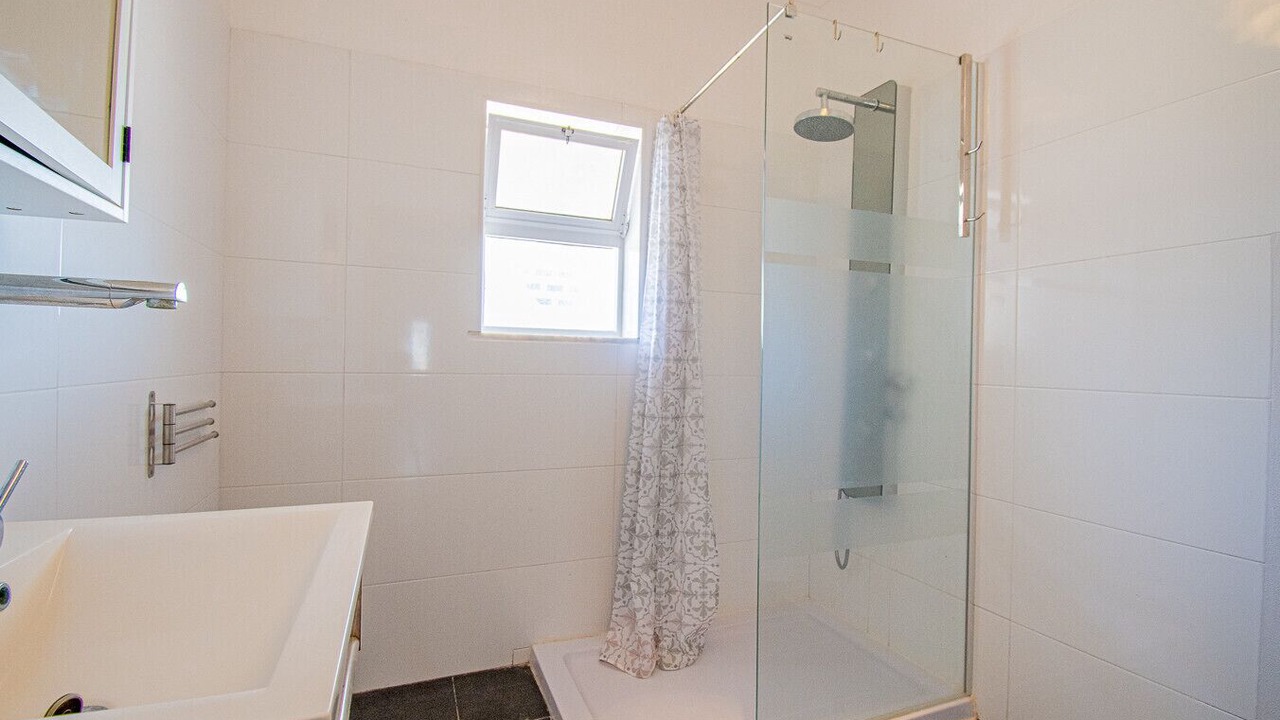 Photo of Bathroom in Lagoa e Carvoeiro
