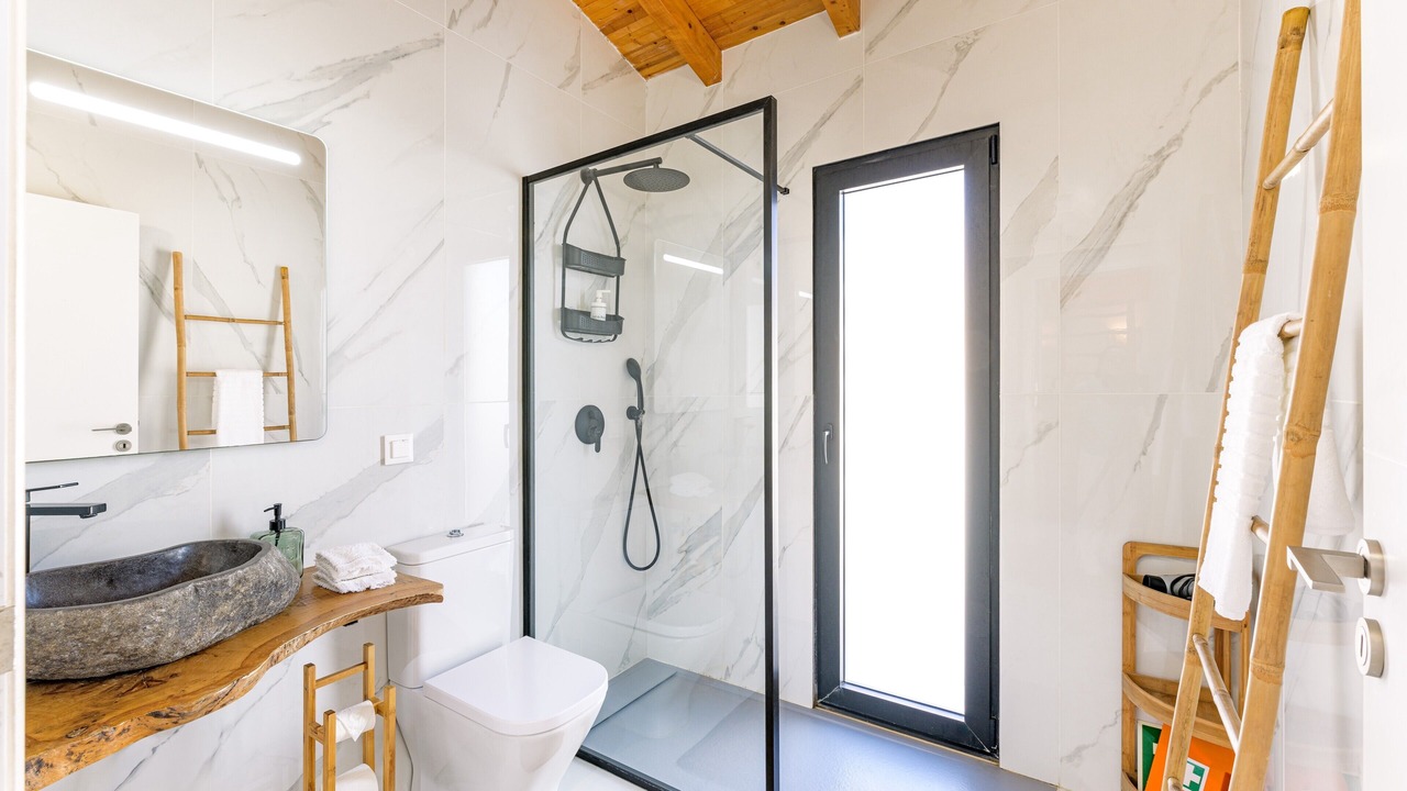 Photo of Bathroom in Rogil