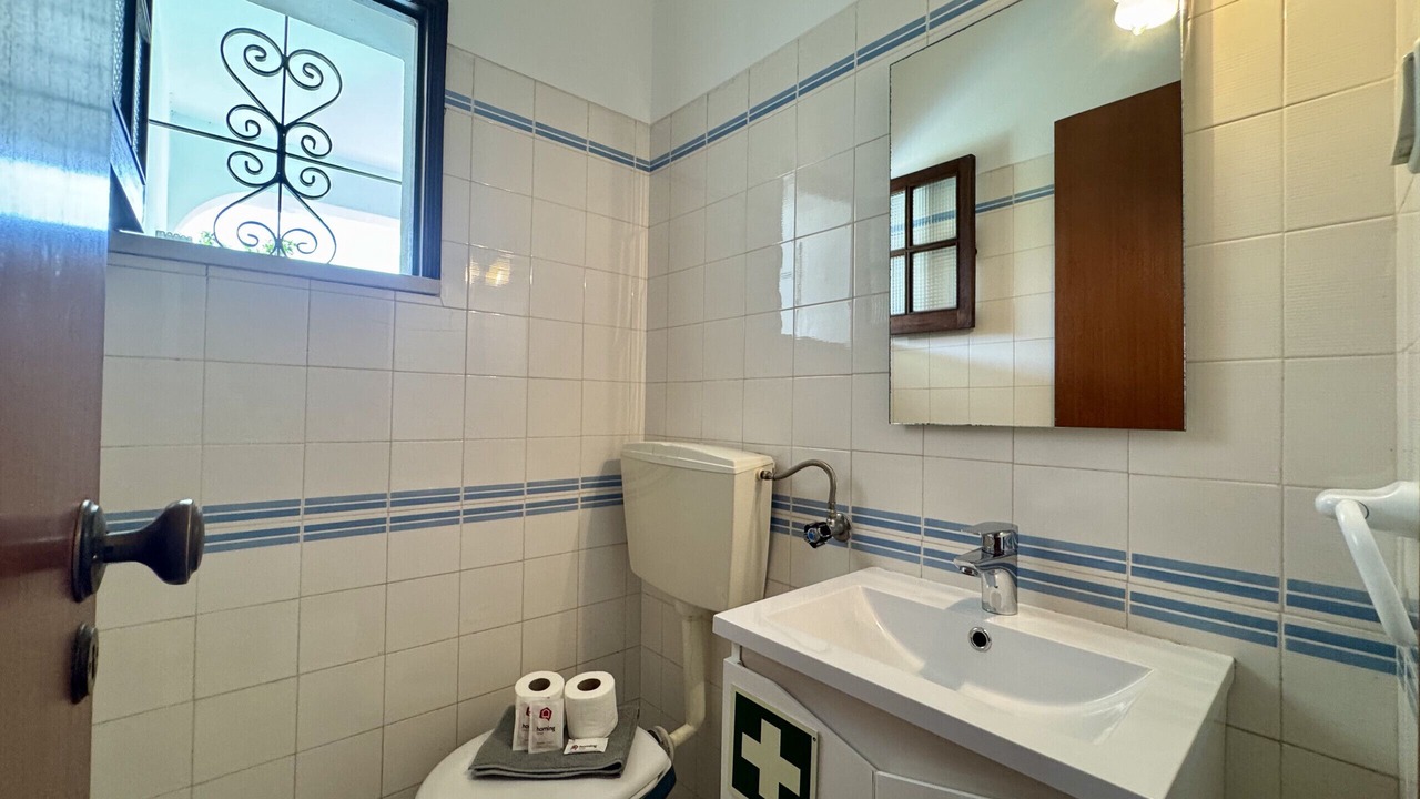 Photo of Bathroom in Gambelas