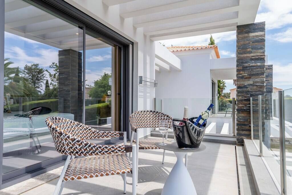 Photo of Patio Balcony in Estombar