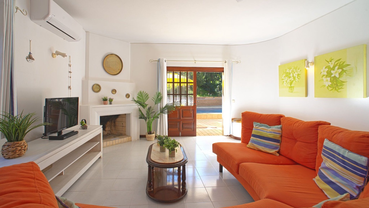Photo of Livingroom in Alpouvar