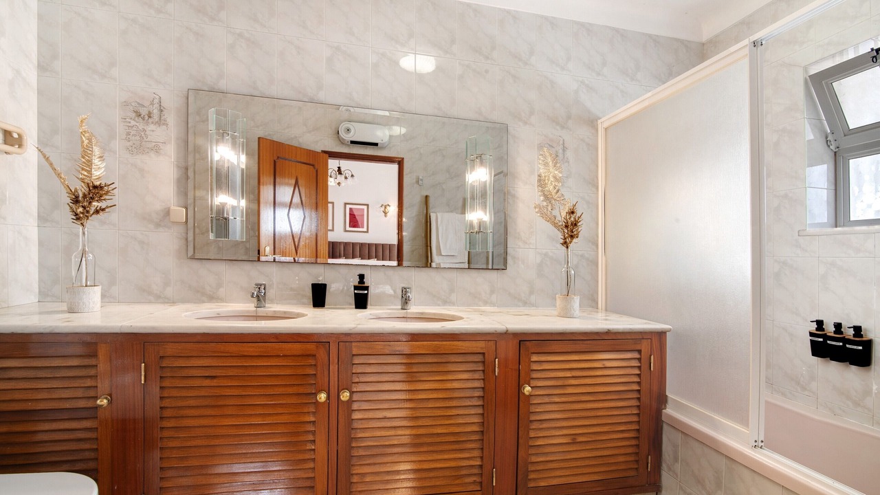 Photo of Bathroom in Lagoa e Carvoeiro