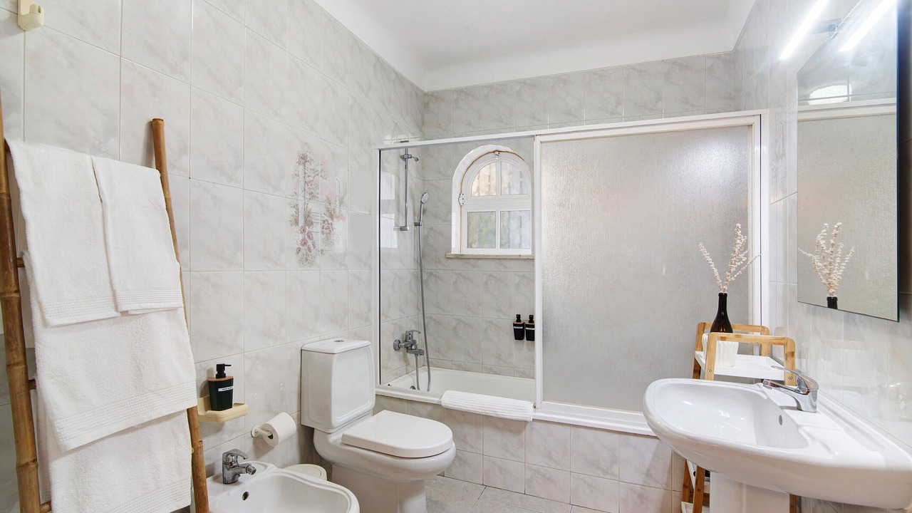 Photo of Bathroom in Lagoa e Carvoeiro