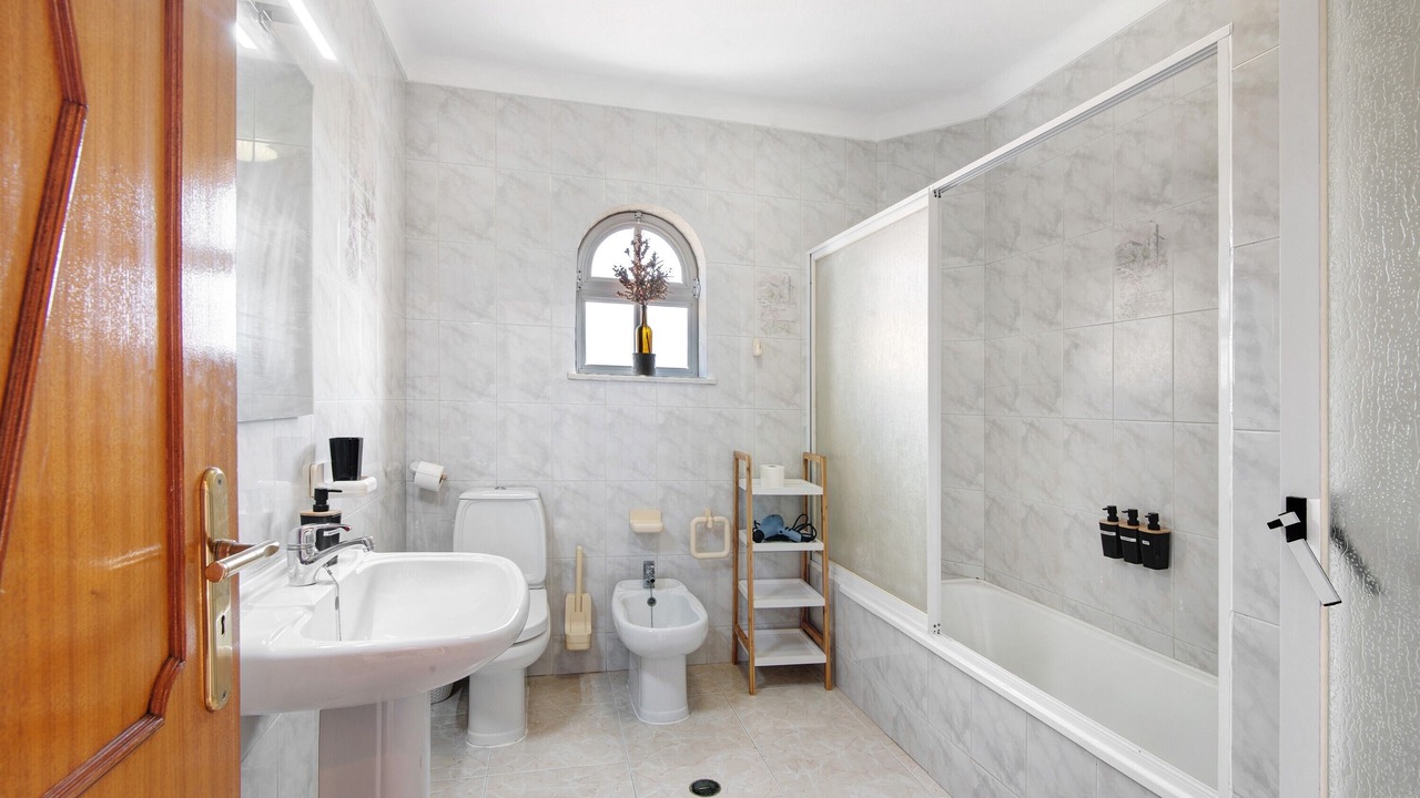 Photo of Bathroom in Lagoa e Carvoeiro