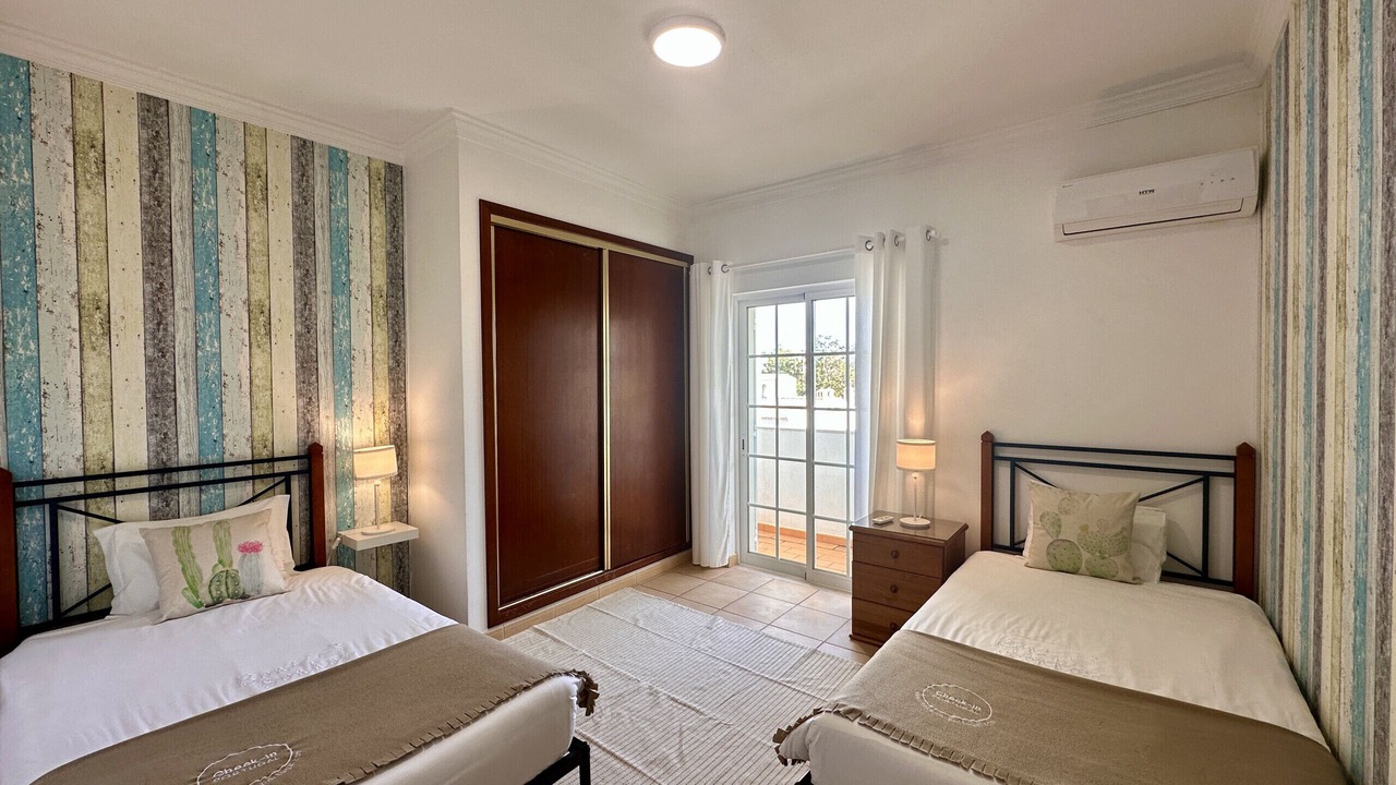 Photo of Bedroom in Correeira