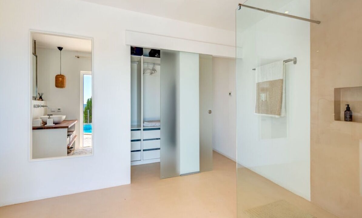 Photo of Bathroom in Alfeicao