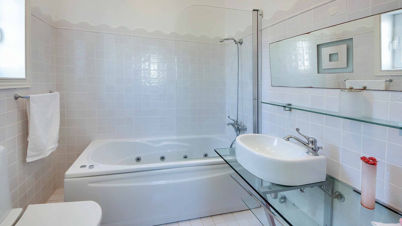 Photo of Bathroom in Gale