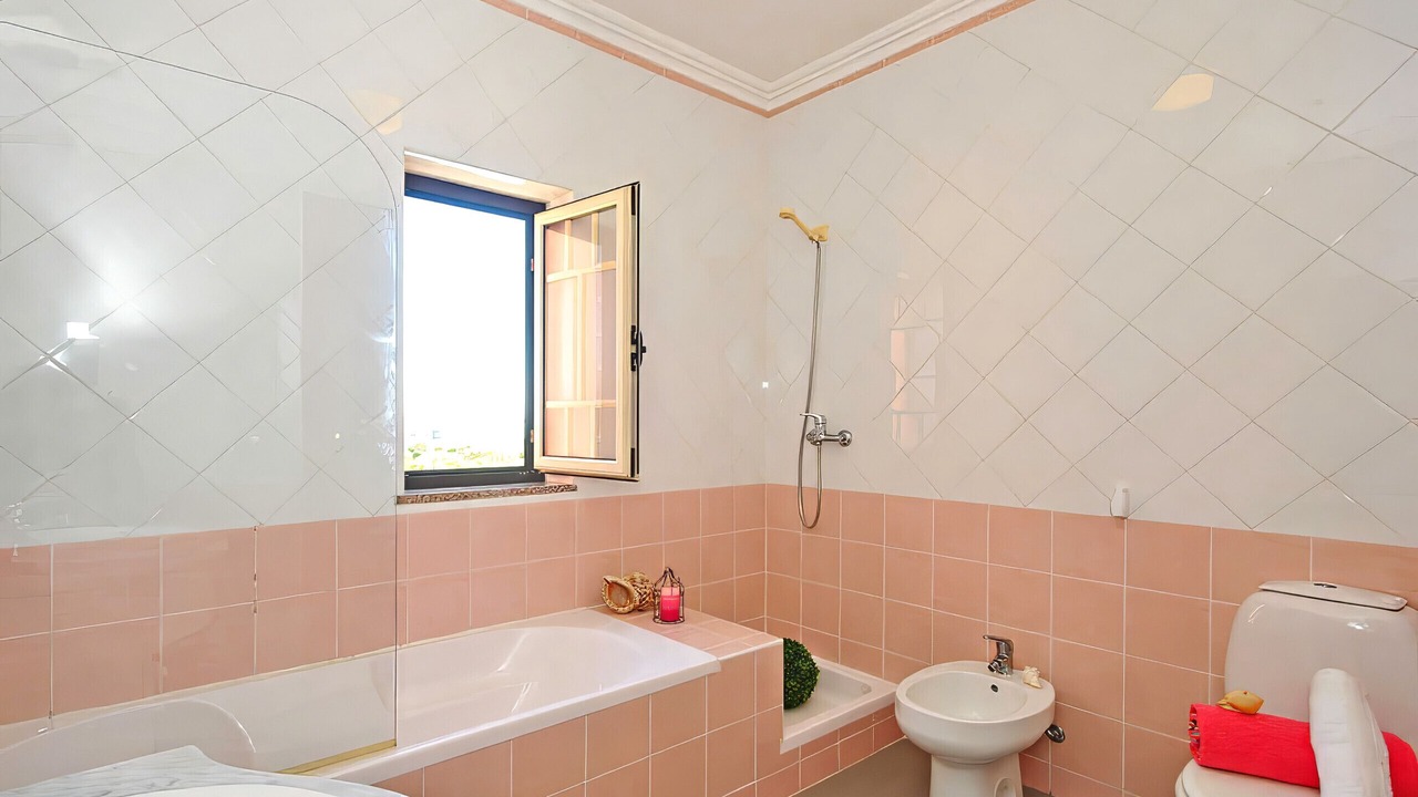 Photo of Bathroom in Oura